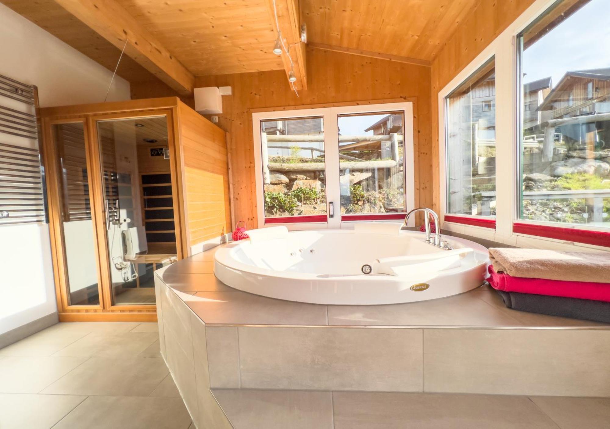 1A Chalet "Wolke" Wandern, Grillen, Wellness Im Traumhaus Wolfsberg Luaran gambar