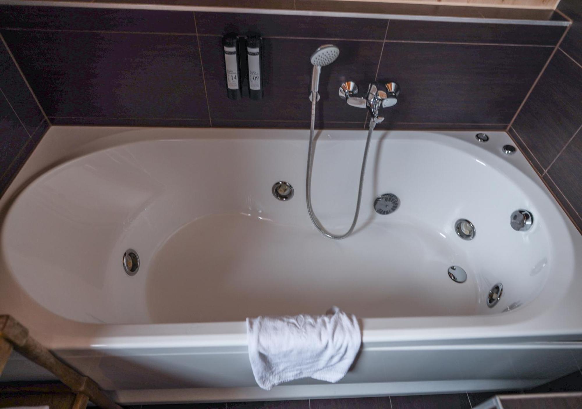 1A Chalet "Wolke" Wandern, Grillen, Wellness Im Traumhaus Wolfsberg Luaran gambar